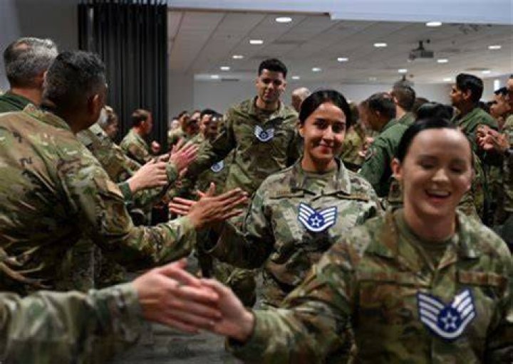 Can NCOs date airmen?