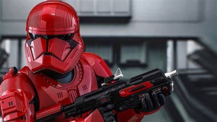 Do Sith troopers use lightsabers?