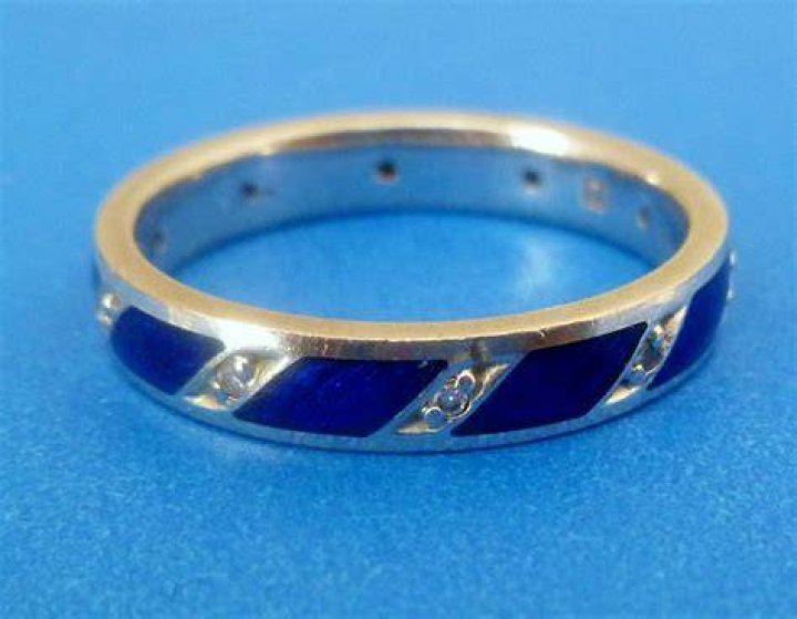 Is cobalt in white gold?