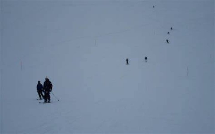 What is flat light in skiing?