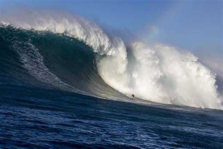 What time are waves the biggest?