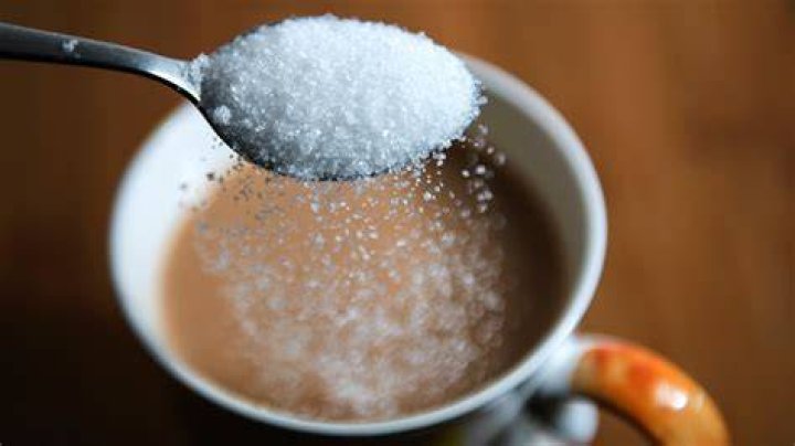 Why lump sugar is better in hot cup tea?